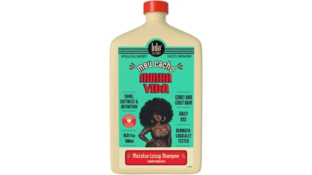 Review sincero do shampoo Lola Meu Cacho Minha Vida 500ml: vale a pena comprar? Testes em cachos pH e INCI. Lola Cosmetics, cosmético suave e eficaz para cacho.
